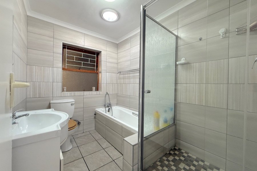 To Let 2 Bedroom Property for Rent in Oakglen Western Cape